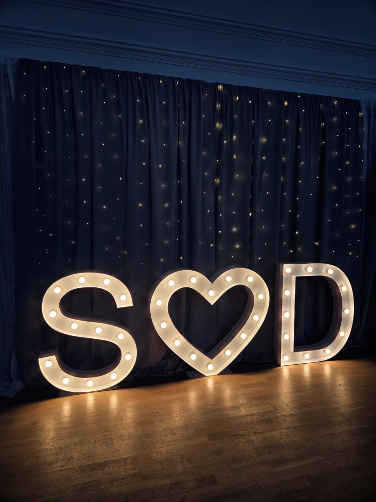 Led iniciály S srdce D na svadbe v Štiavniku.